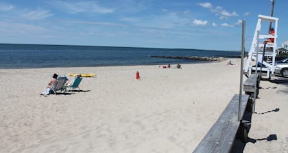 Charming Studio less than 200 steps to Glendon Beach - 200 Captain Chase Rd #18