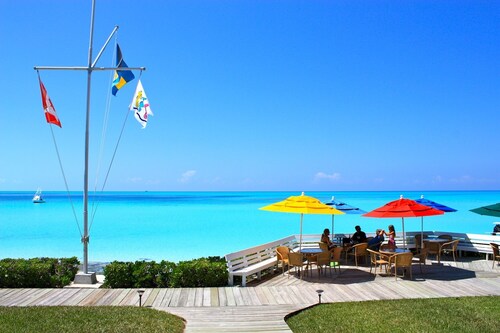 ROCK HILL: Modern Beach House with Spectacular Views & Resort Access