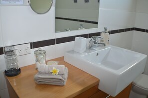 Premium Quadruple Room, 2 Bedrooms, Private Bathroom | Bathroom