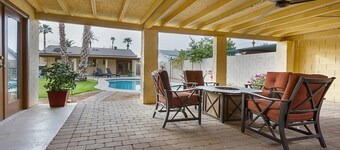Luxurious Guesthouse with private pool in Central Phoenix near Downtown