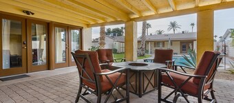 Luxurious Guesthouse with private pool in Central Phoenix near Downtown