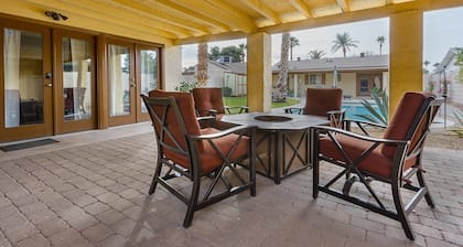 Luxurious Guesthouse with private pool in Central Phoenix near Downtown