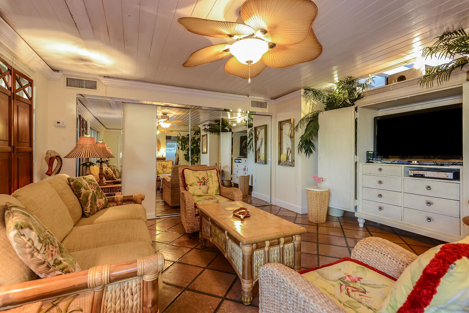 Fernseher, DVD-Player, Stereoanlage