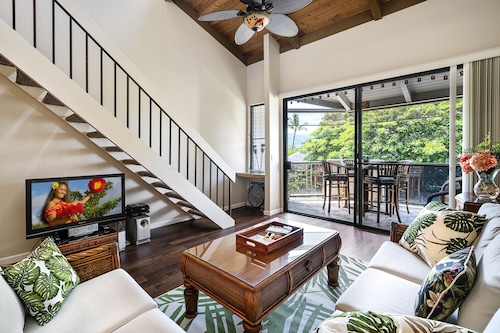  Completely redecorated Aug. 2019 1 block to beach, free wi-fi, parking, and AC