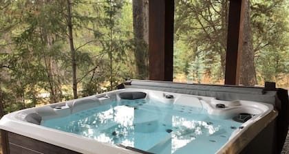FABULOUS Remodel with Private Hot Tub, & more! Ten minutes to Yellowstone NP!