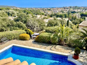 Outdoor pool, pool loungers