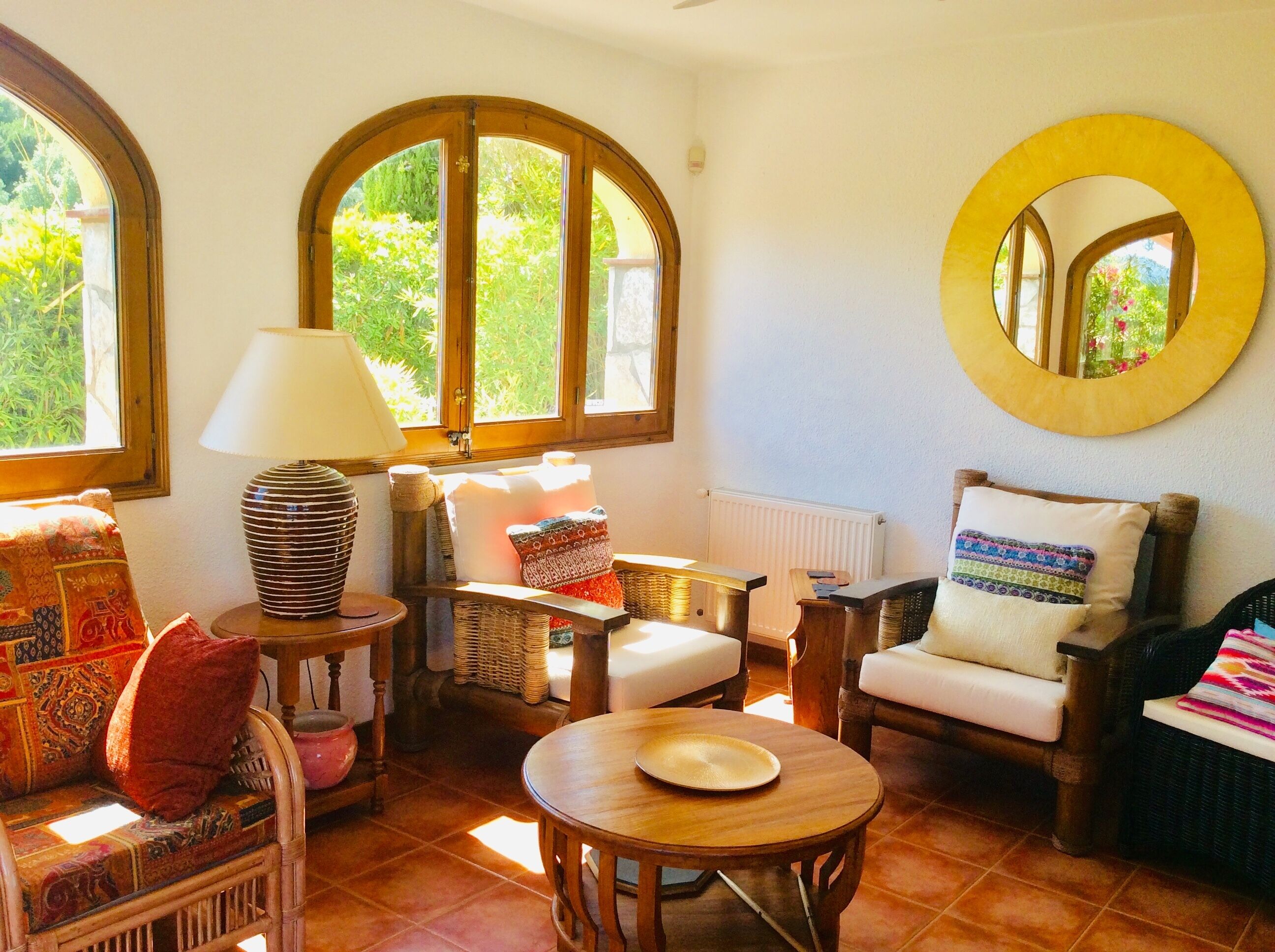 智能电视、壁炉、DVD 播放器、乒乓球