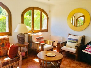 Smart TV, fireplace, DVD player, ping pong