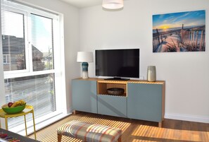 Smart TV - Westlake Apartment No.1  in Hampton, Peterborough (Peterborough)