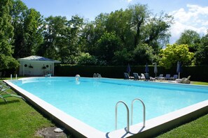 Outdoor pool - Luxurious unique baroque Castle lavishly furnished (Sankt Pölten)