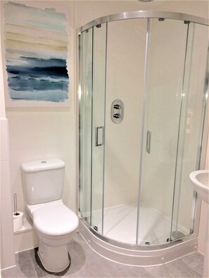 Shower, hair dryer - Westlake Apartment No.2 in Hampton, Peterborough (Peterborough)