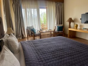 Superior-Zimmer | Hochwertige Bettwaren, individuell dekoriert, individuell eingerichtet