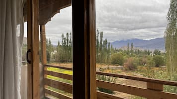 Chambre Deluxe, 1 très grand lit, vue montagne | Terrasse/Patio