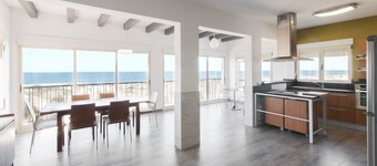 LLEBEIG 2 - Apartment facing the sea and with a shared pool. Free WIFI