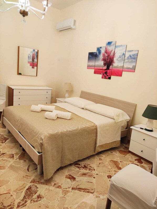 2 bedrooms, desk, iron/ironing board, free WiFi - "My Home", 2 rooms, not far from the beaches and in the historic center of Marsala (Marsala)