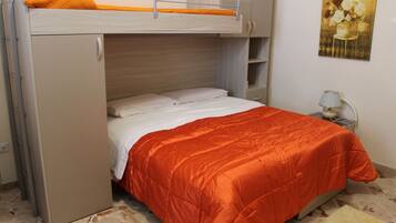 2 camere, una scrivania, ferro/asse da stiro, Wi-Fi gratuito