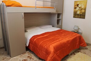 2 bedrooms, desk, iron/ironing board, free WiFi