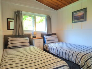 2 bedrooms, iron/ironing board, free WiFi, bed sheets - Rusey Cottage, Crackington Haven, Bude, amazing location, stunning views. (Bude)