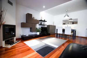 TV, fireplace - Alemanha266 - Modern Apartment Near the Beach (CARCAVELOS)