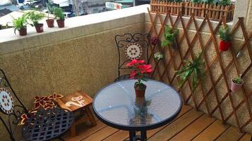 Family Room | Terrace/patio