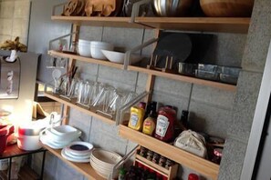 Fridge, microwave, stovetop, dishwasher