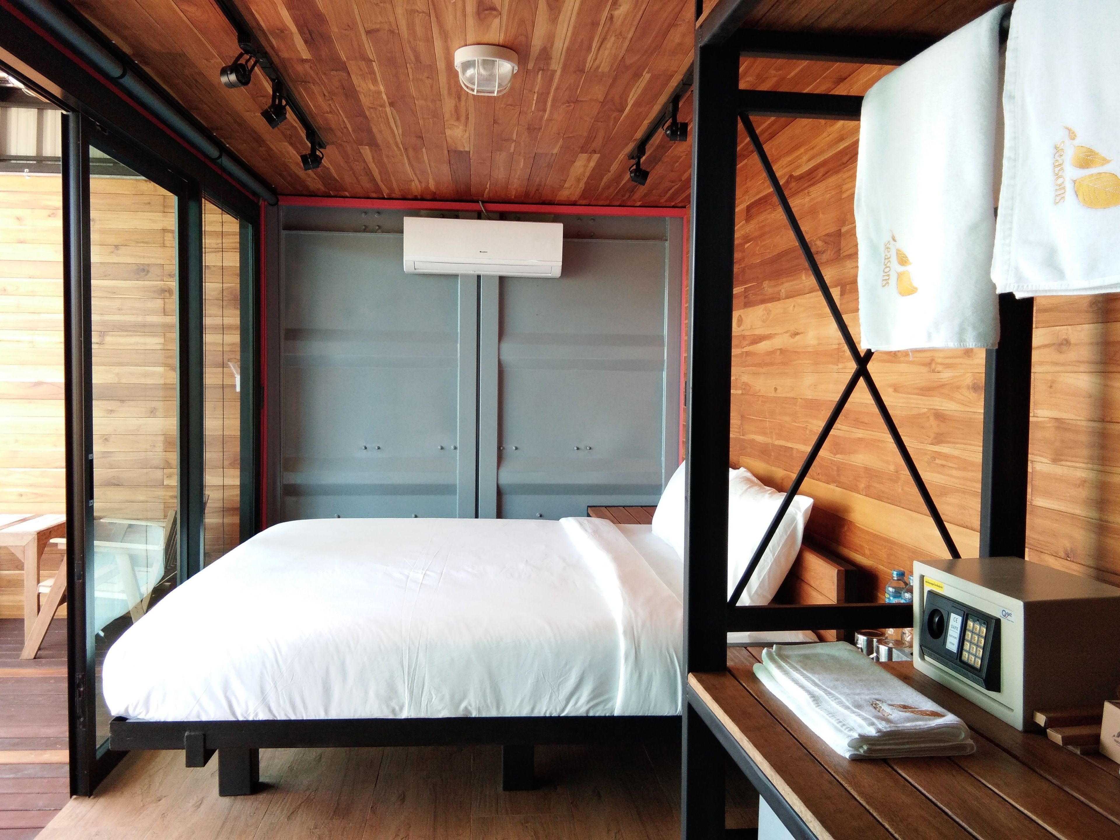 standard type c | 1 bedroom, minibar, in-room safe, desk