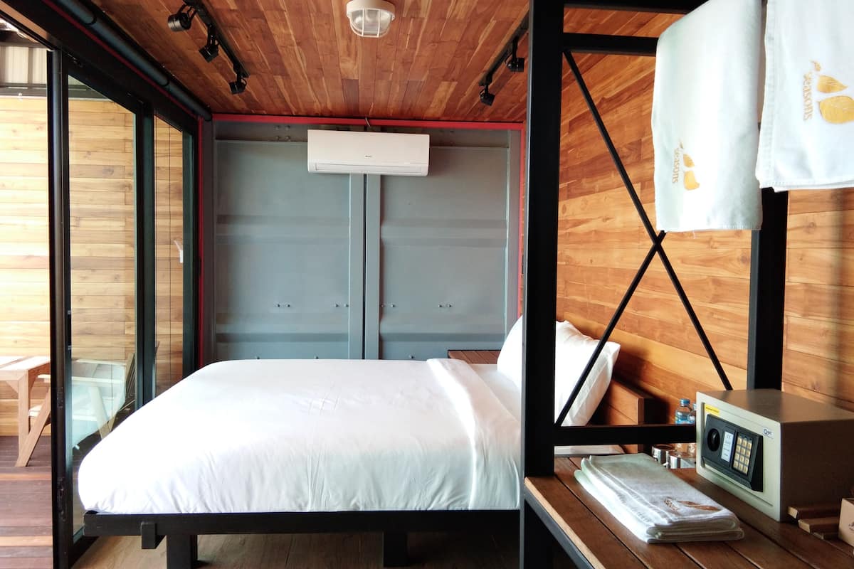 standard type c | 1 bedroom, minibar, in-room safe, desk