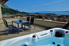 Outdoor dining - Adria View, Apartment Dino, Whirlpool, pool (Makarska)