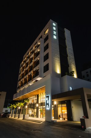 Façade de l’hébergement - soirée/nuit