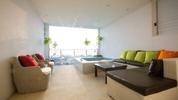 Grand Double Room | Desk, free WiFi, bed sheets