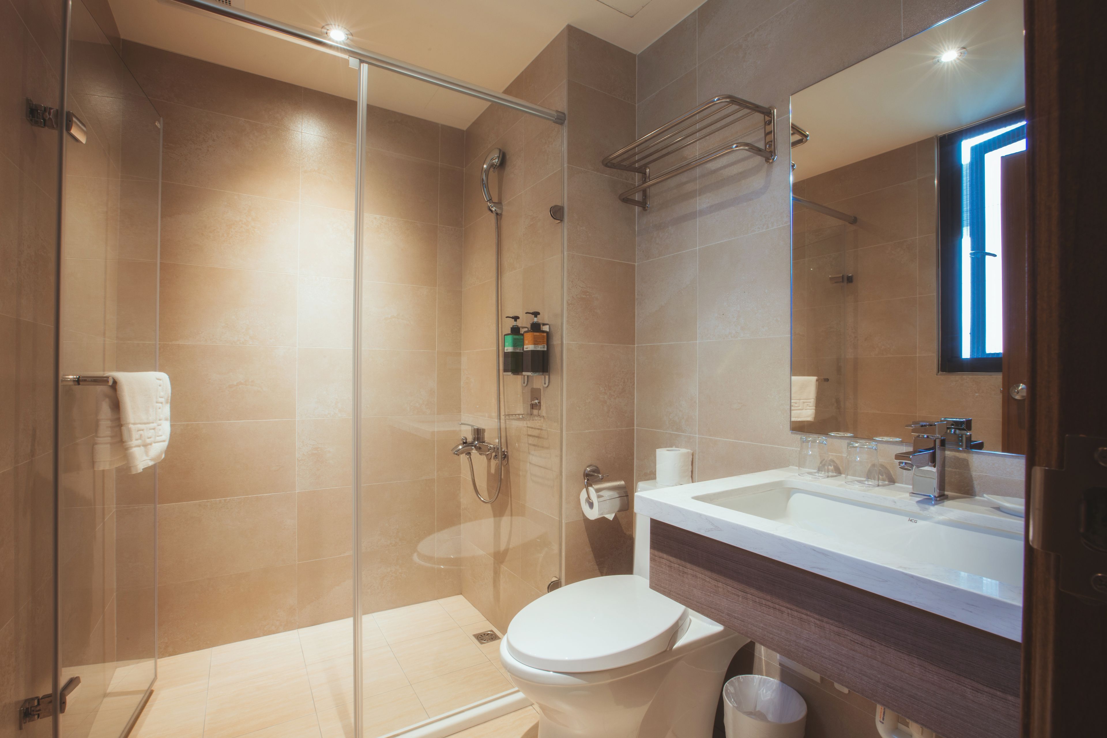 standard double room, city view | bathroom | hair dryer, slippers, towels, shampoo