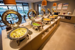 Free daily buffet breakfast 