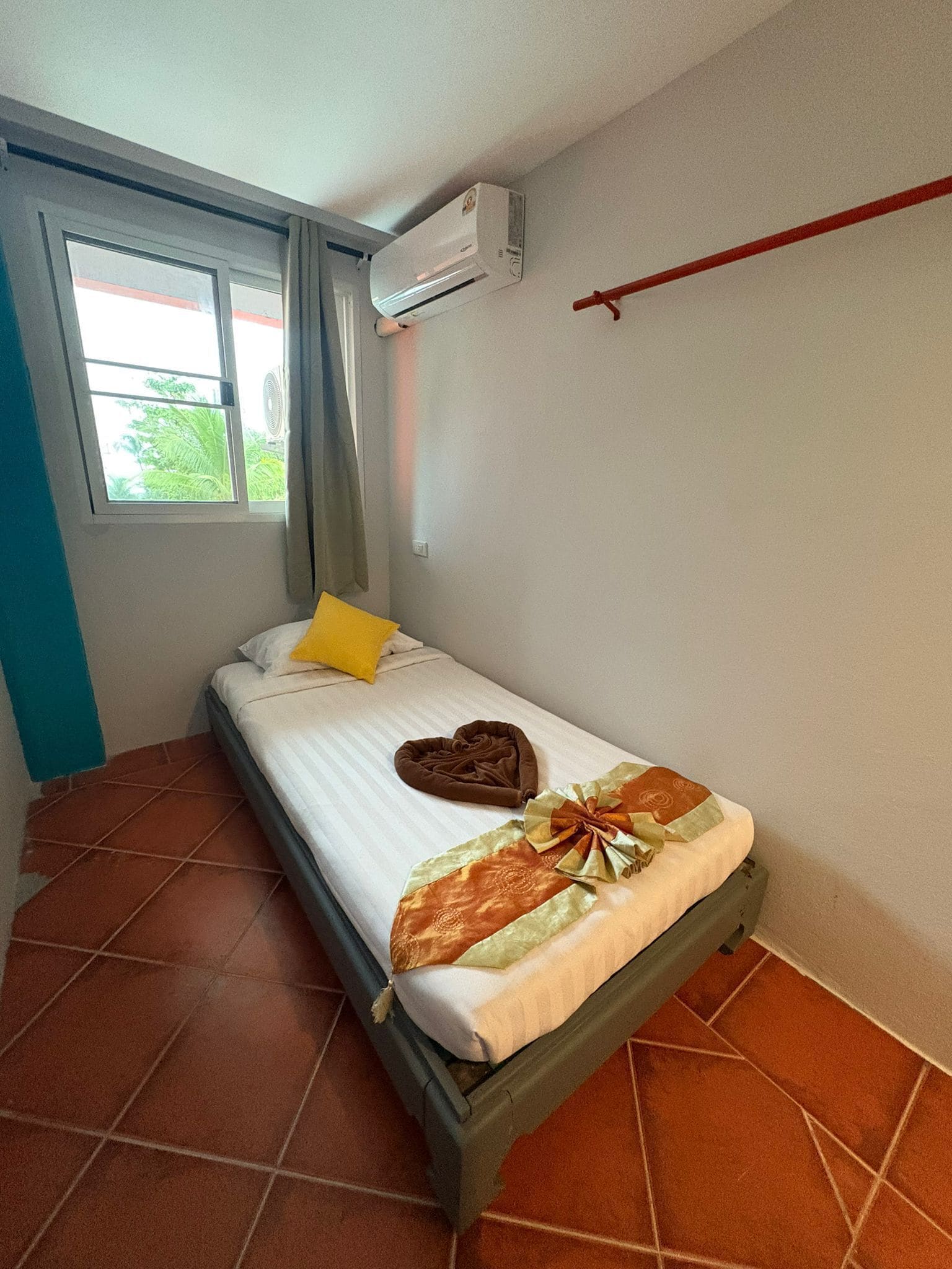 Habitación individual básica | Camas Tempur-Pedic, minibar y caja de seguridad en la habitación 