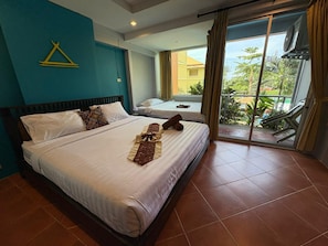 Hypo-allergenic bedding, Tempur-Pedic beds, minibar, in-room safe - Porterhouse Beach Hotel (Patong)