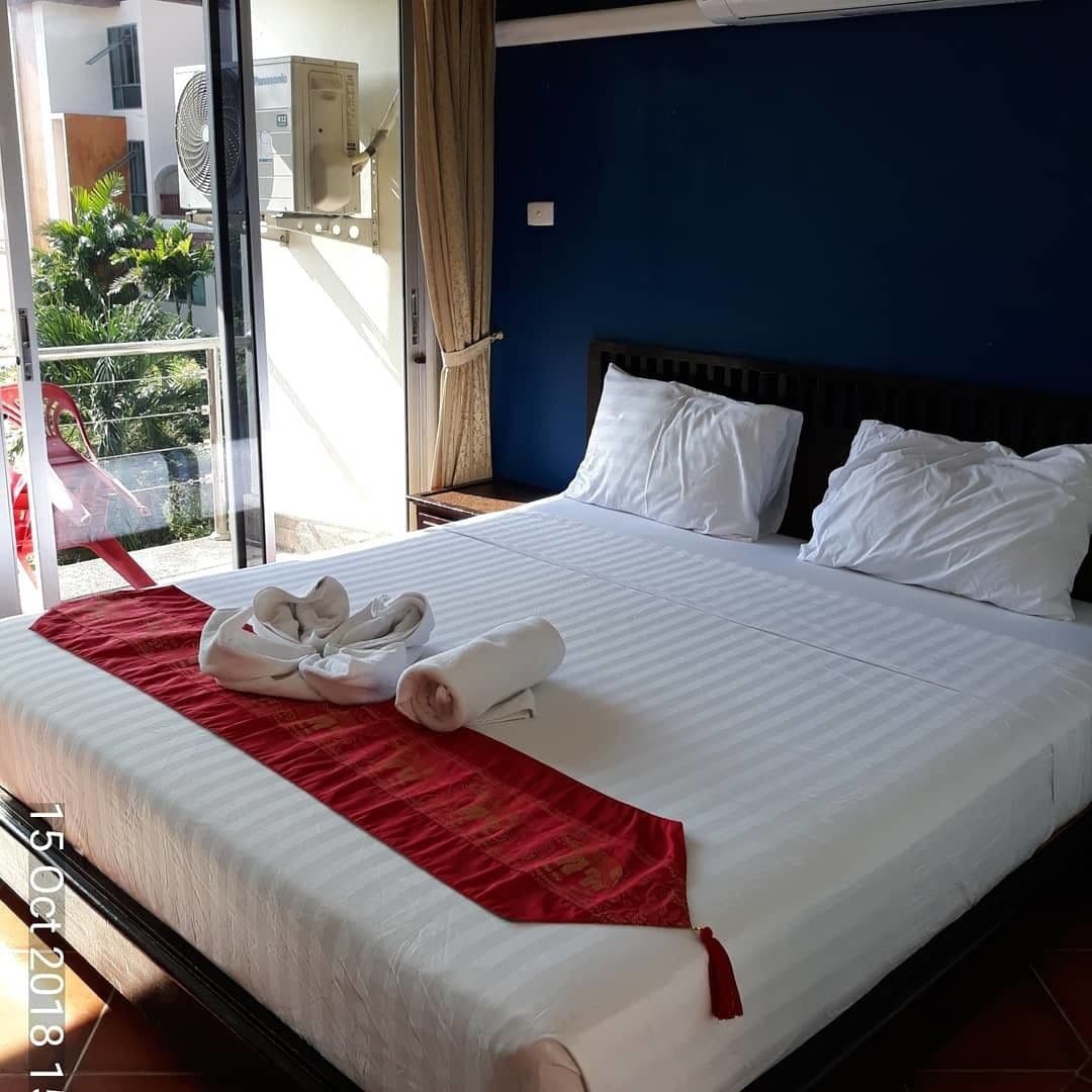 deluxe double room, 1 king bed, balcony | down duvets, tempur-pedic beds, minibar, in-room safe