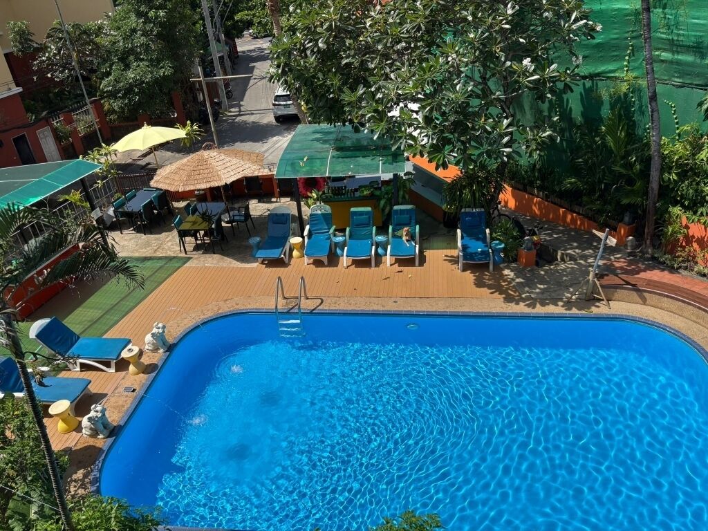 outdoor pool, open 7:00 am to 10:00 pm, pool umbrellas, pool loungers