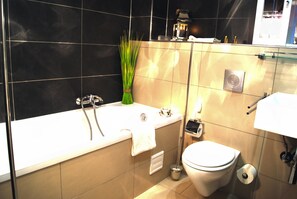 Free toiletries, hair dryer, towels - Plenus Hotel (Bremen)