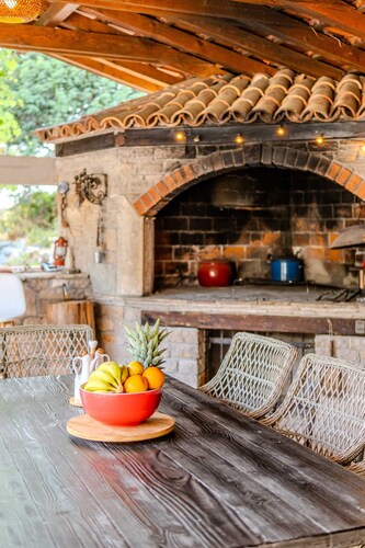 Holiday House Robinson- beachfront jewel with a jacuzzi by MyWaycation