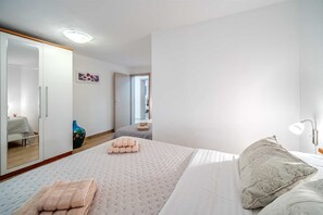 2 bedrooms, iron/ironing board, free WiFi, bed sheets - Holiday House Robinson- beachfront jewel with a jacuzzi by MyWaycation (Milna)