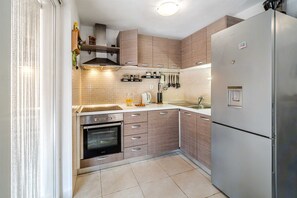 Refrigerador, microondas, horno, lavavajillas