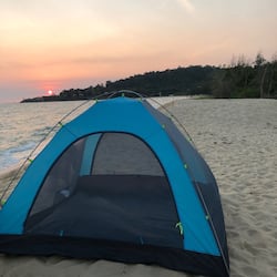Private beach, beach towels, fishing