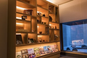 Lobby lounge - Tomoya Residence Hotel Kyoto Nijo Takakura (Kyoto)