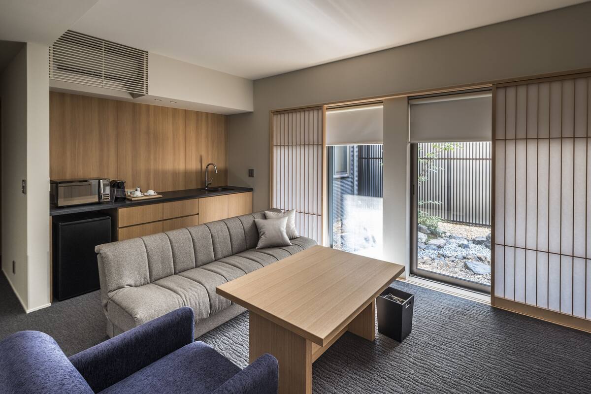 Suite, 1 grand lit, coin cuisine (Garden View) | Literie de qualité supérieure, couette en duvet d'oie, minibar