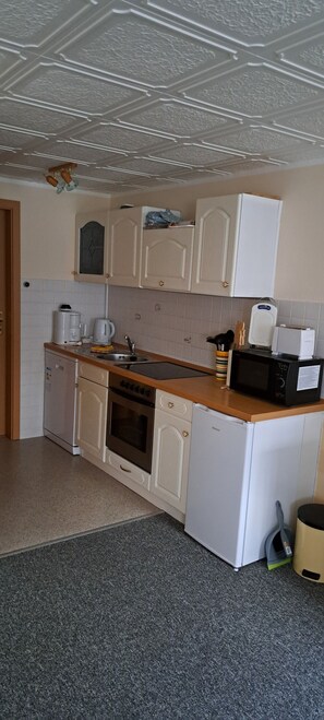 Fridge, oven, dishwasher