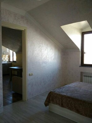 1 bedroom, premium bedding, minibar, iron/ironing board
