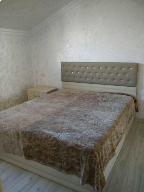 1 bedroom, premium bedding, minibar, iron/ironing board