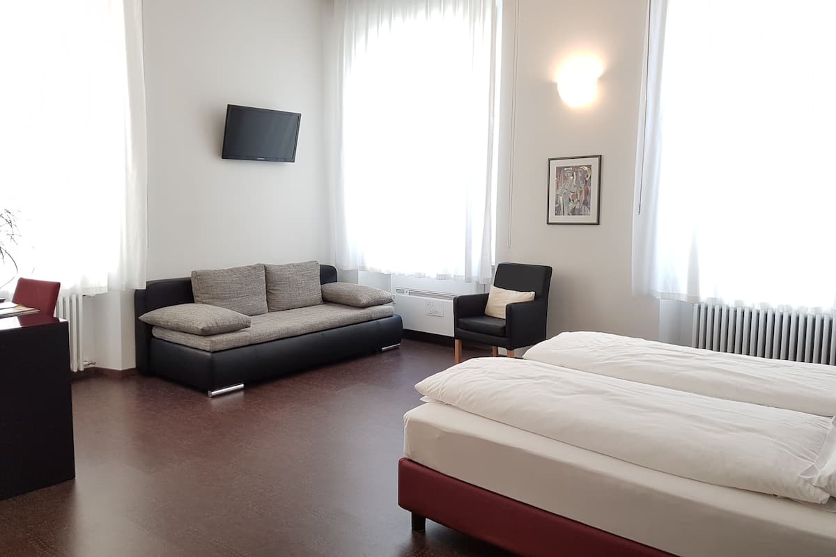 Superior-Doppel- oder -Zweibettzimmer (north side) | Minibar, Zimmersafe, Schreibtisch, laptopgeeigneter Arbeitsplatz