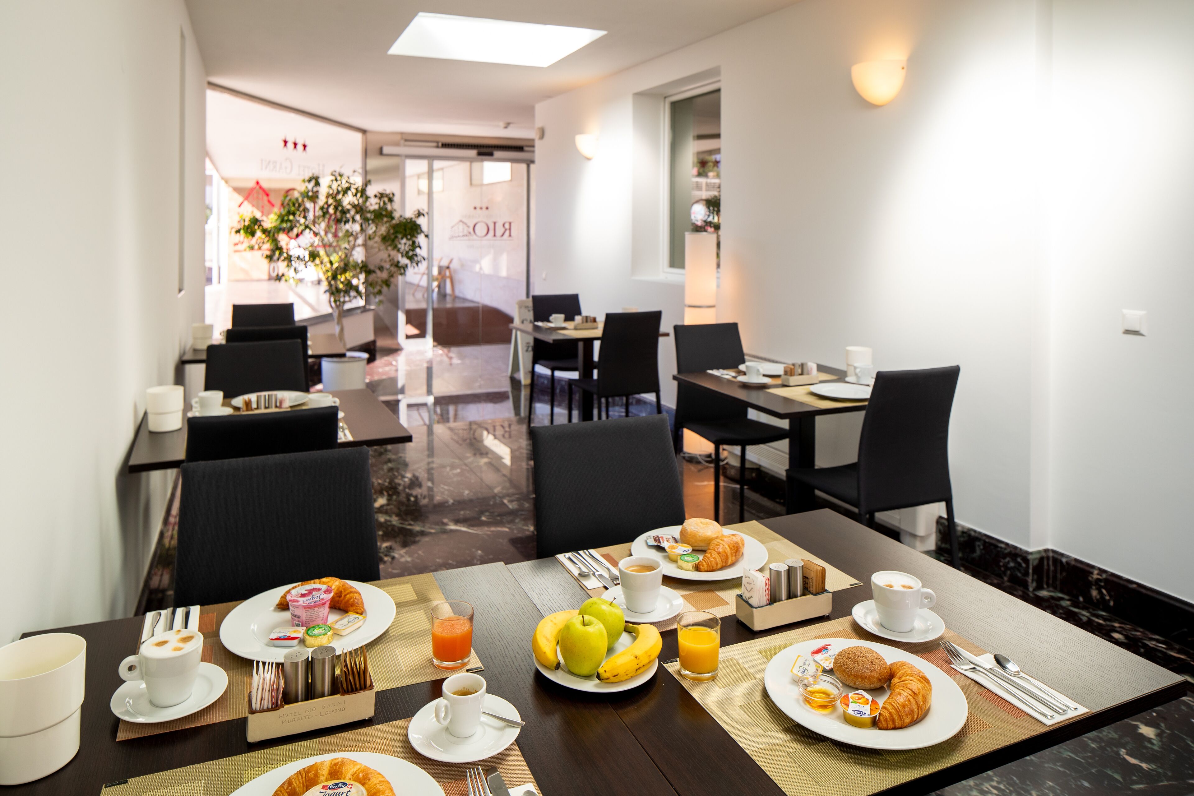 Daily buffet breakfast (CHF 15 per person)