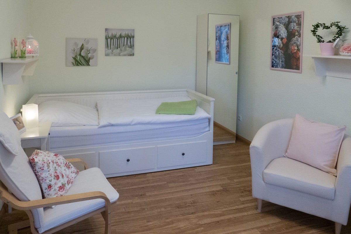 Twin kamer, 2 eenpersoonsbedden, niet-roken | Individueel gedecoreerd, individueel gemeubileerd, gratis wifi