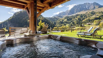 Bain à remous extérieur